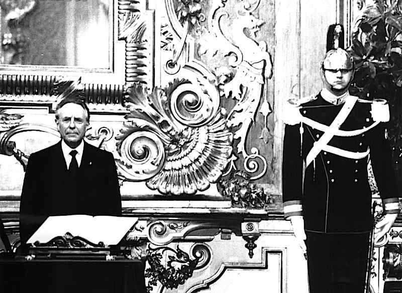 L'ex governatore della Banca d'Italia Carlo Azeglio Ciampi il 28 aprile 1993 giura per la costituzione del suo governo.